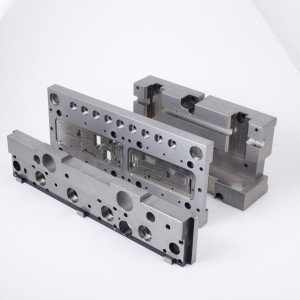 Precision hardware continuous stamping complete die