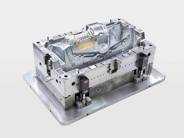 Plastic injection molding (2)